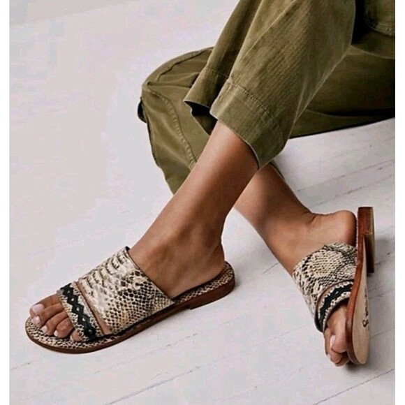 Free People Saturday Slide Snakeskin Print Flats Size US 7/EU 37.5 Beach Pool - Picture 3 of 9